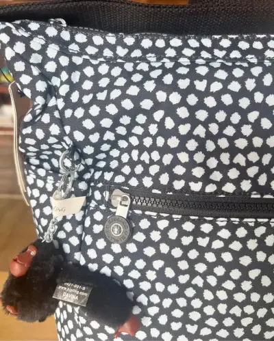 Cartera crossbody Kipling Modelo Alenya Print - miniatura 3