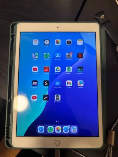IPad con lápiz y funda verde - miniatura 3