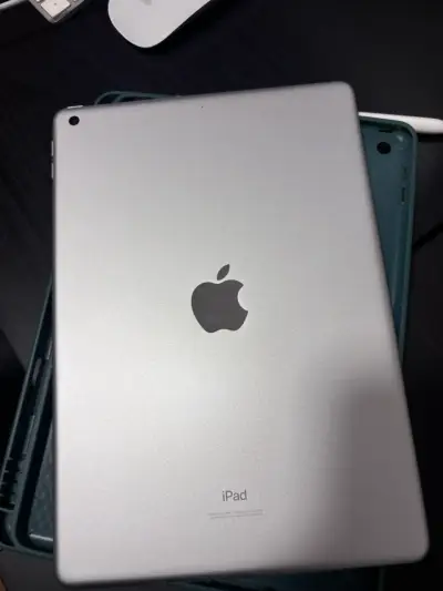 IPad con lápiz y funda verde - miniatura 4