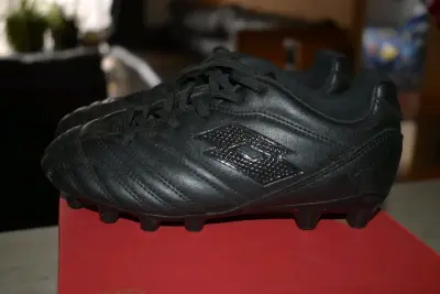 Zapatos de fútbol negros Lotto - miniatura 1
