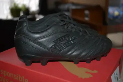 Zapatos de fútbol negros Lotto - miniatura 2