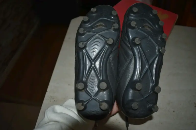 Zapatos de fútbol negros Lotto - 6
