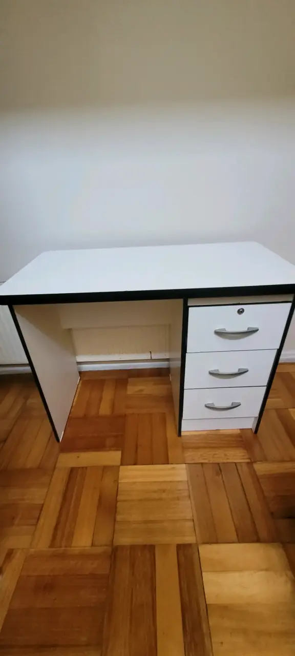 Escritorio blanco con cajonera - 2