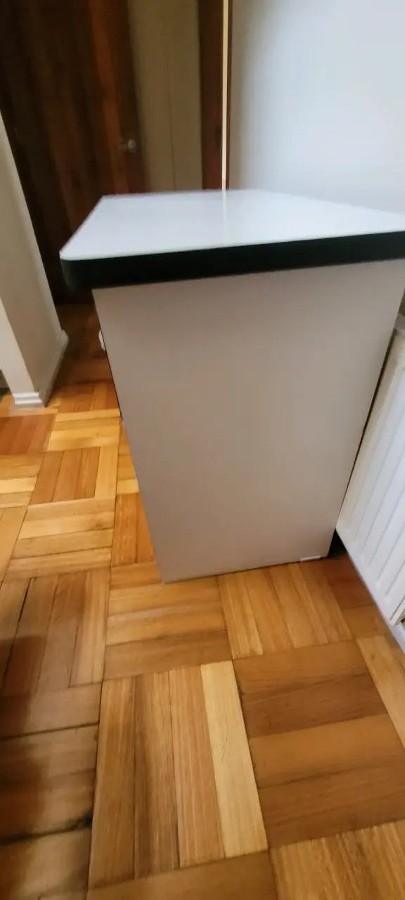 Escritorio blanco con cajonera - 5