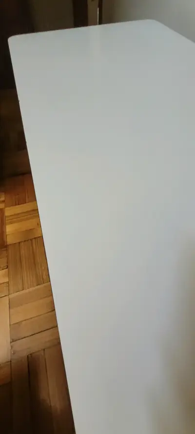 Escritorio blanco con cajonera - miniatura 6