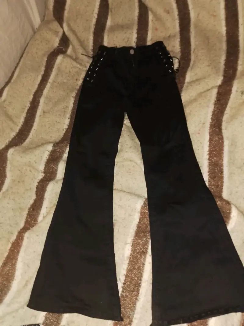 Pantalón negro acampanado - 2