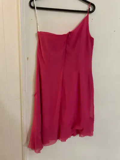 Vestido fucsia de tirantes - miniatura 2