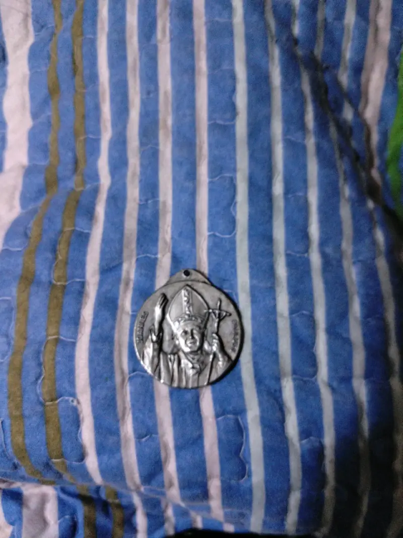 Medalla religiosa con imagen grabada - 1