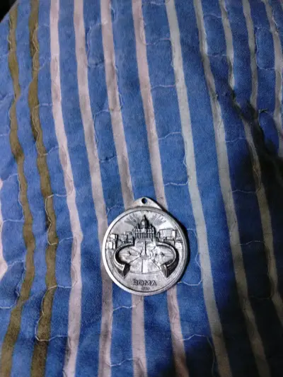 Medalla religiosa con imagen grabada - miniatura 2