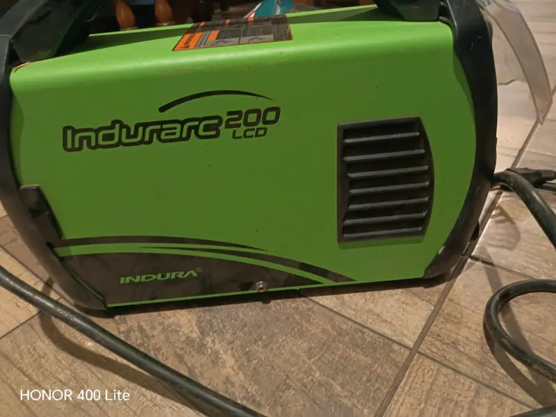 Soldadora Indura 200 LCD - 1