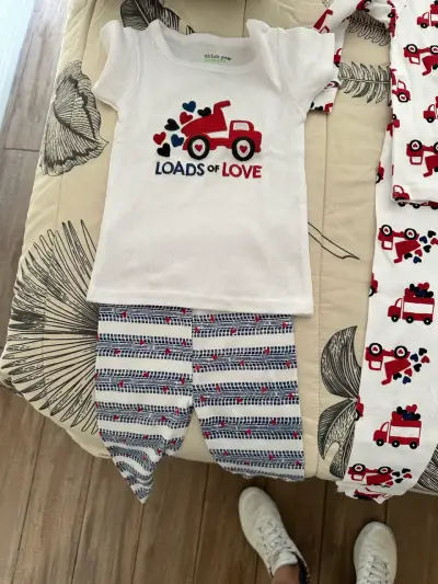 Conjunto de ropa de bebé variada - miniatura 2