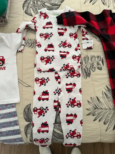 Conjunto de ropa de bebé variada - miniatura 3