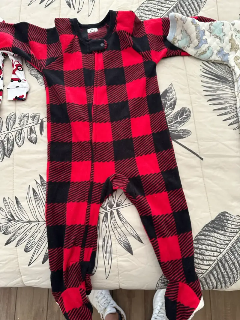 Conjunto de ropa de bebé variada - 4
