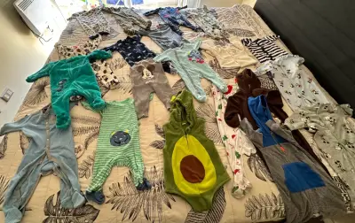 Conjunto de ropa de bebé variada - miniatura 6