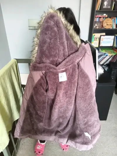 Parka rosada con capucha - miniatura 2