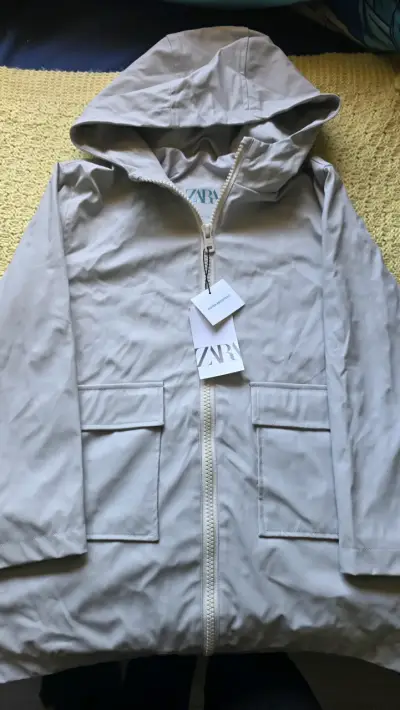 Chaqueta engomada Resistente al agua ZARA - miniatura 1