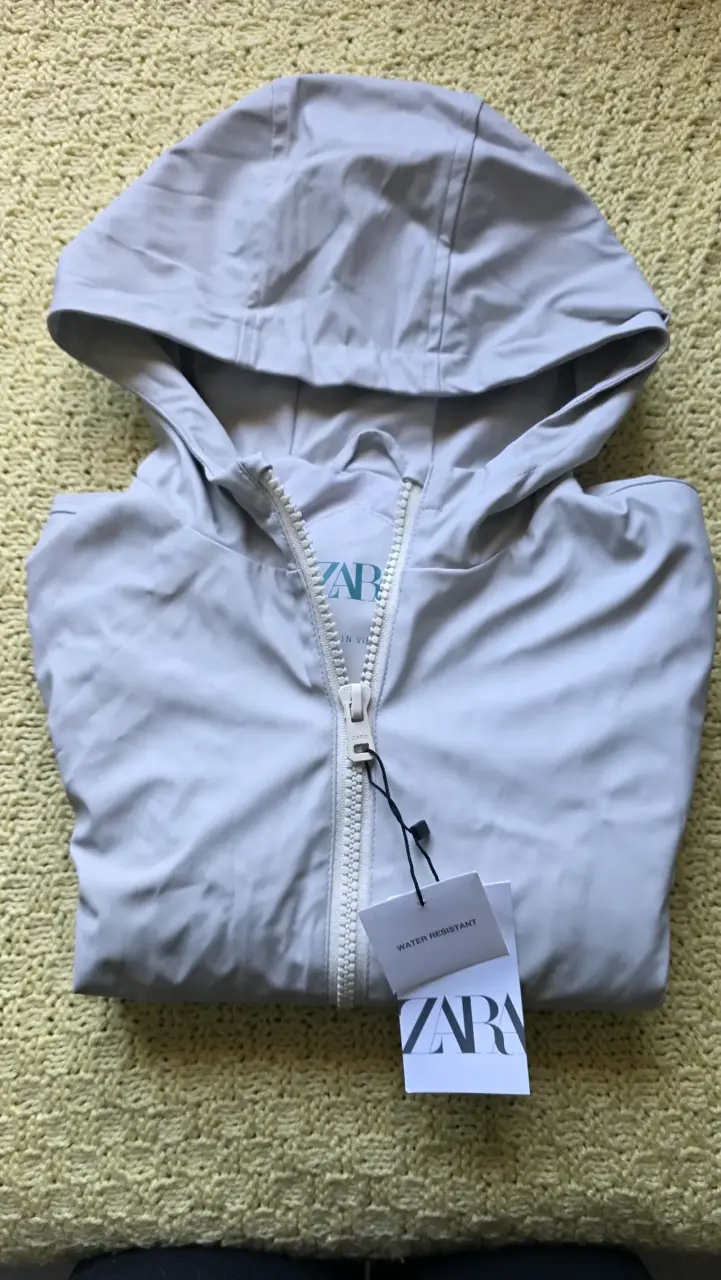 Chaqueta engomada Resistente al agua ZARA - 2