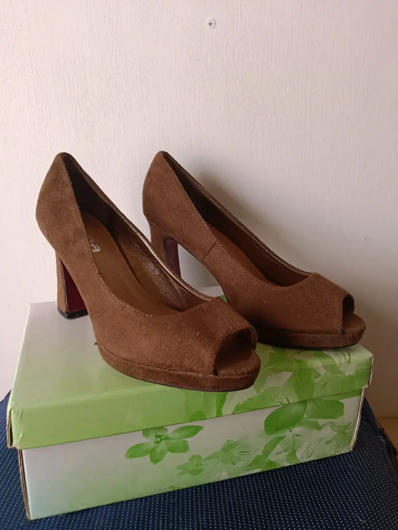 Zapatos de tacón café con plataforma