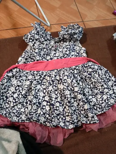 Vestido infantil floral con volantes - miniatura 1