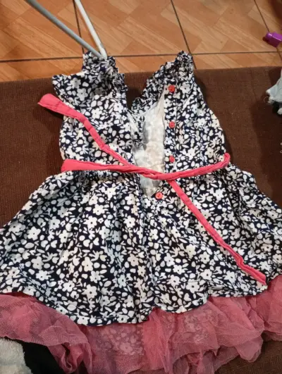 Vestido infantil floral con volantes - miniatura 2