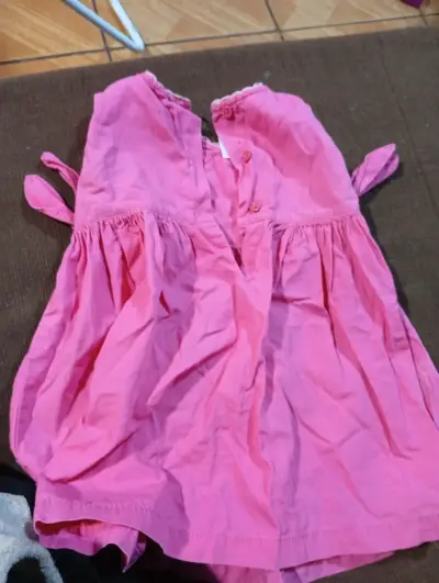 Vestido rosa para niña - miniatura 2