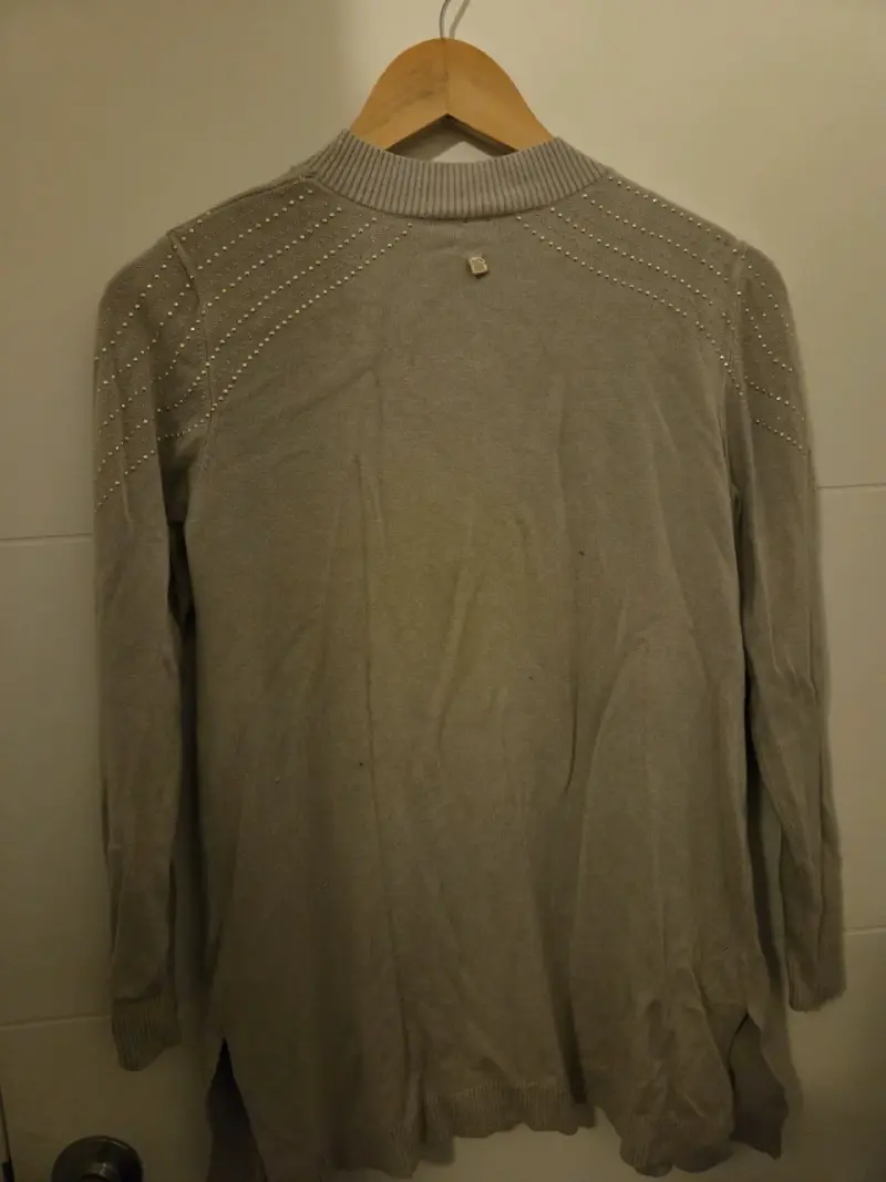 Cardigan beige con detalles brillantes - 2