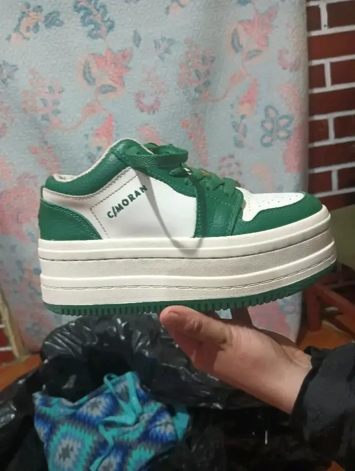 Zapatillas deportivas verde y blanco - 1
