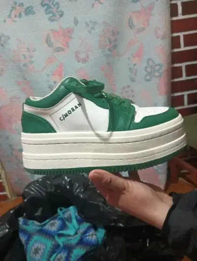 Zapatillas deportivas verde y blanco - miniatura 1