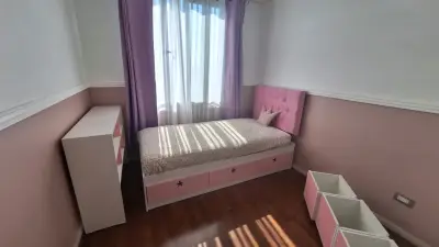 Cama infantil con cajones rosas - miniatura 1