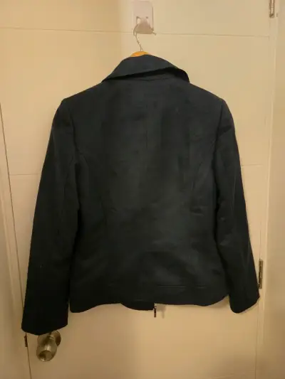 Chaqueta azul con cierre metálico - miniatura 2