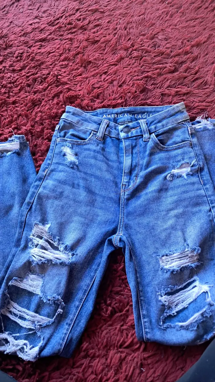 Jeans American Eagle desgastados - 1