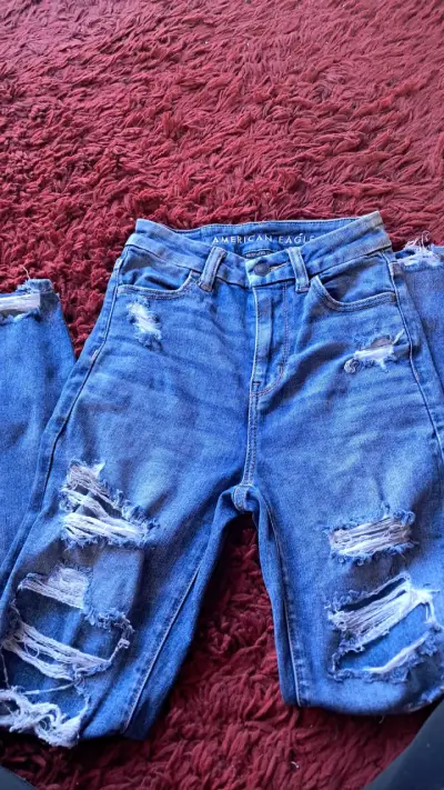 Jeans American Eagle desgastados - miniatura 1