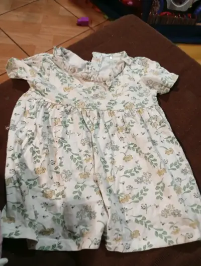 Vestido infantil floreado - miniatura 1