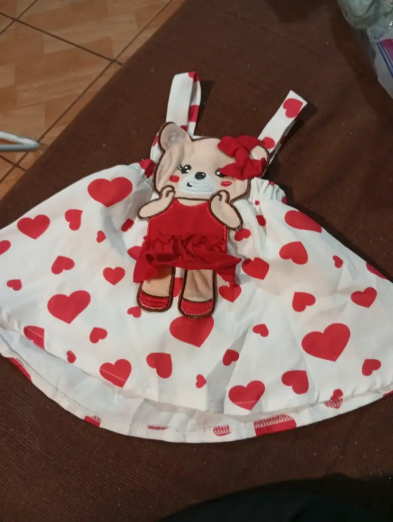 Vestido infantil con corazones
