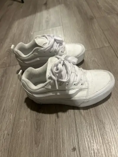 Zapatillas blancas deportivas - miniatura 2