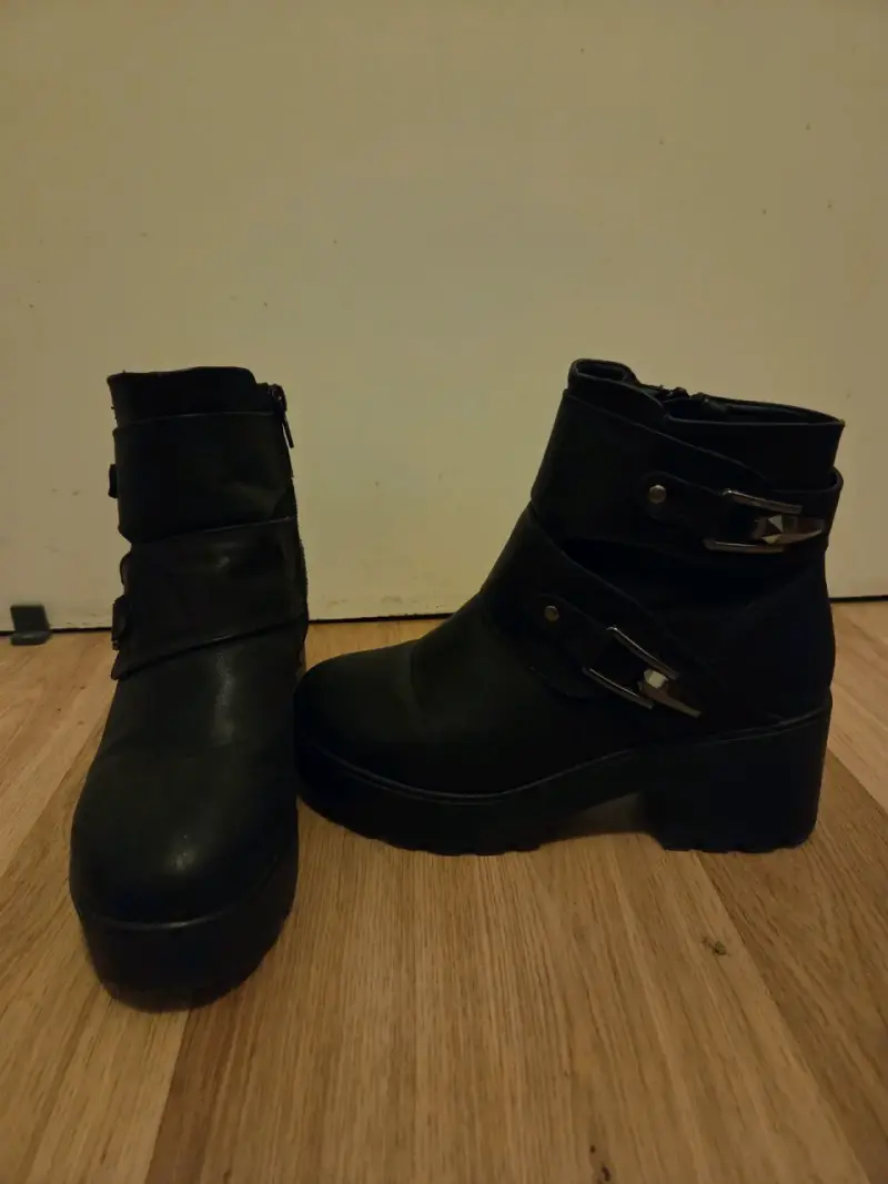 Botines negros con hebillas - 2