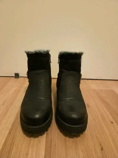 Botines negros con forro de piel - miniatura 2