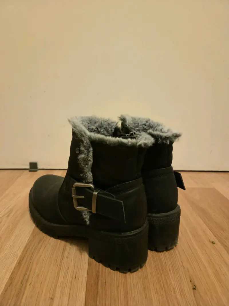 Botines negros con forro de piel - 3