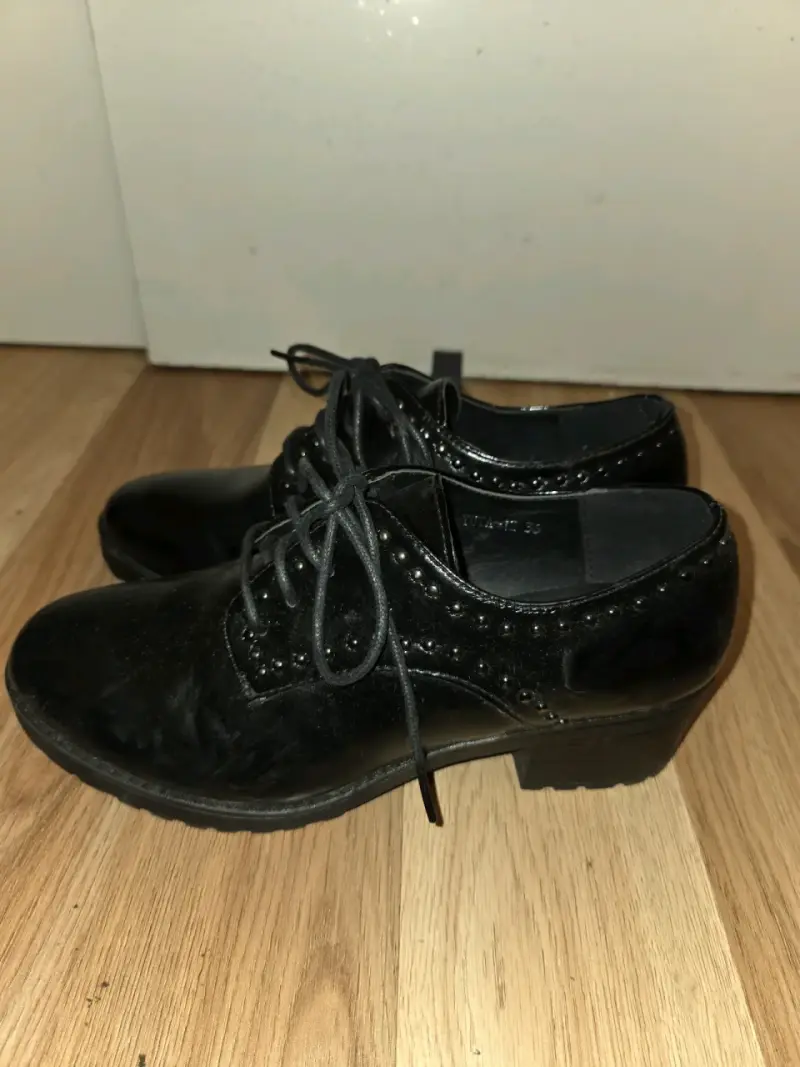 Zapatos de mujer negros brillantes - 1