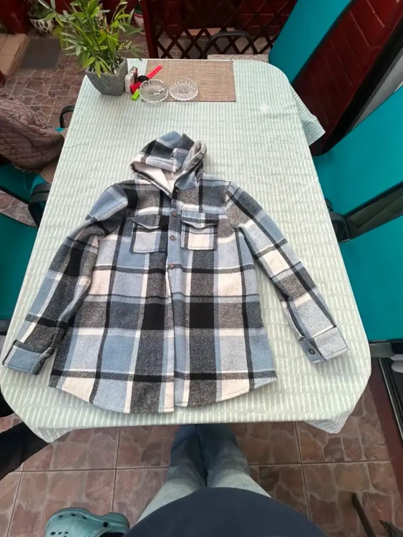 Chaqueta beige con estampado geométrico - 4