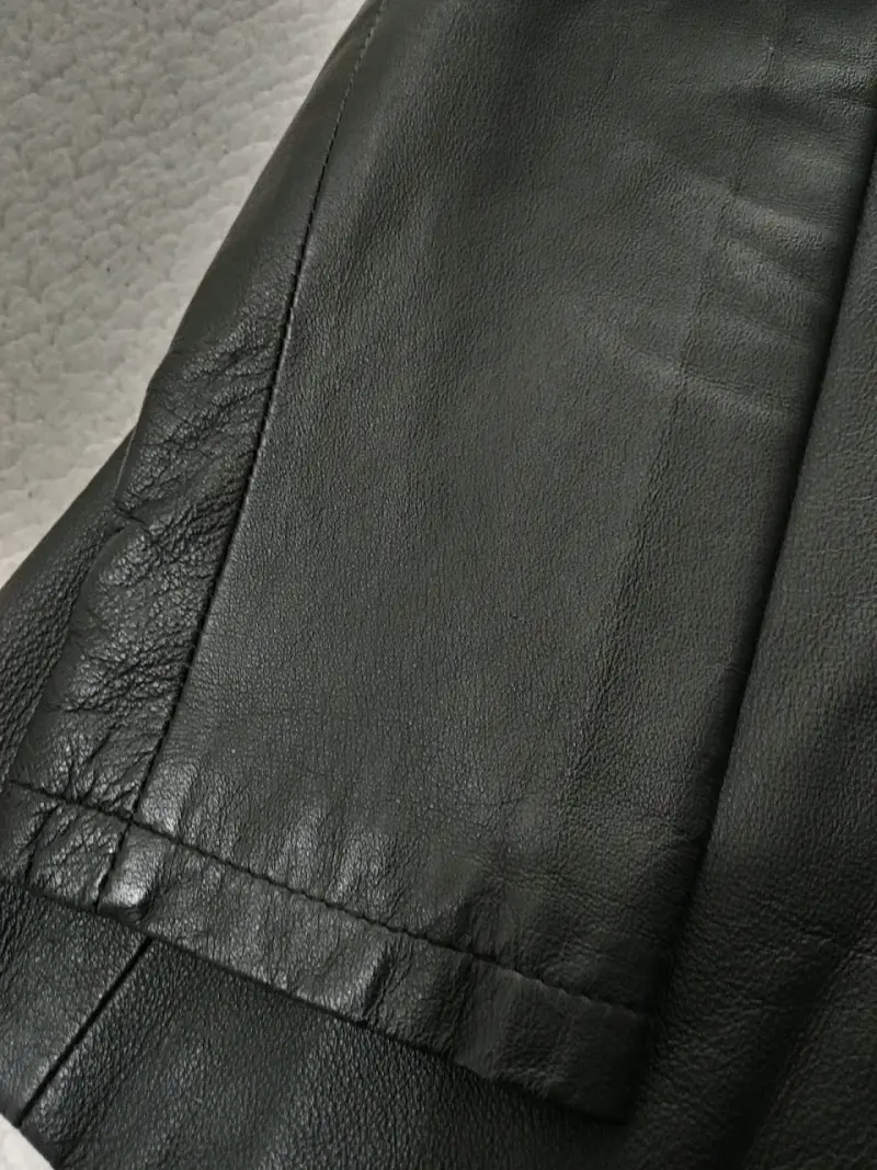 Abrigo de cuero negro elegante - 3
