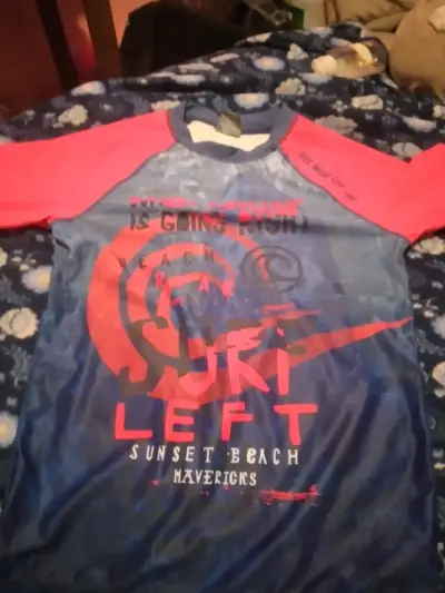 Polera deportiva surf azul y roja - miniatura 1