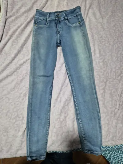 Jeans celeste desgastado - miniatura 2