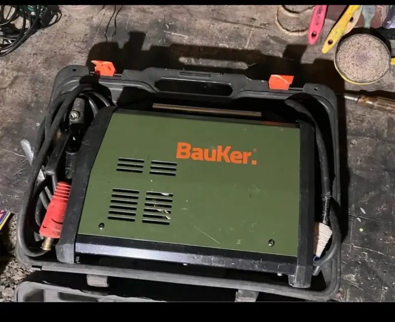 Soldadora Bauker 200 amperes