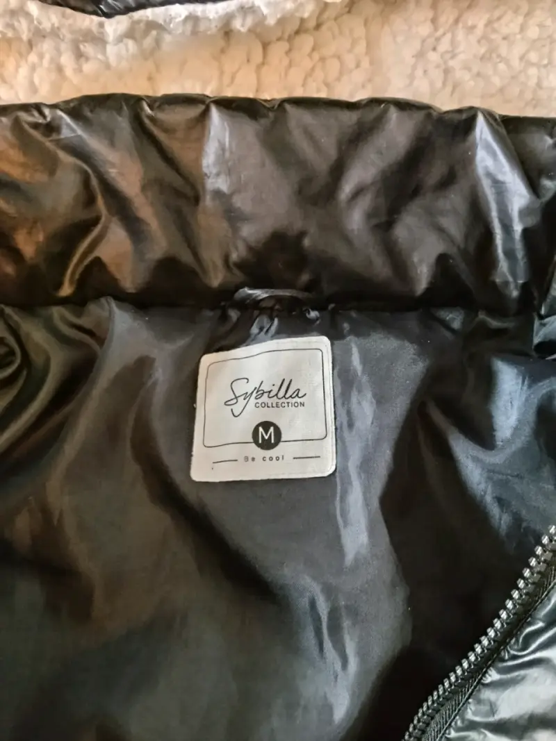 Parka negra con capucha Sybilla M - 2
