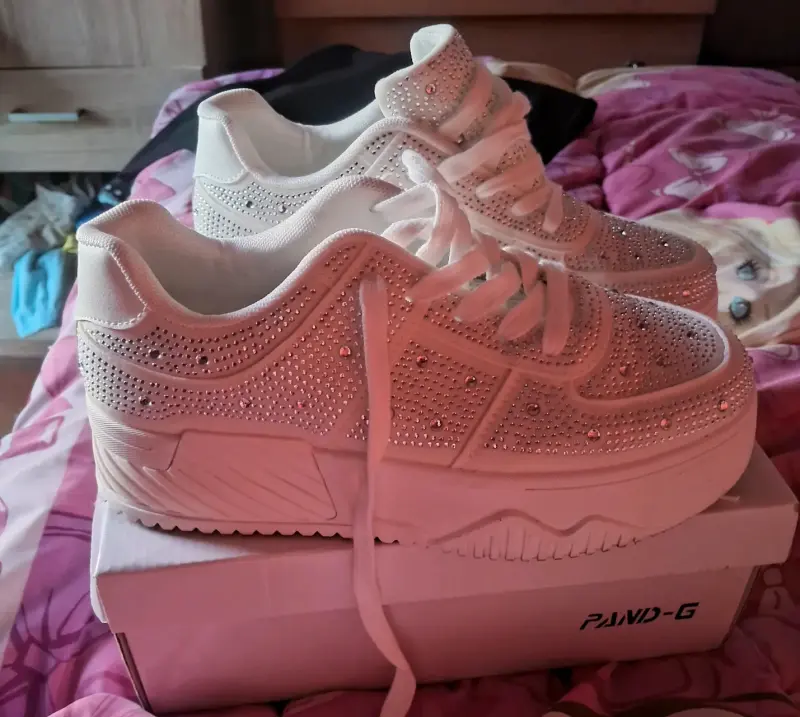 Zapatillas blancas con brillantes - 2