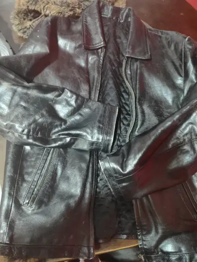 Chaqueta de cuero negro - miniatura 1