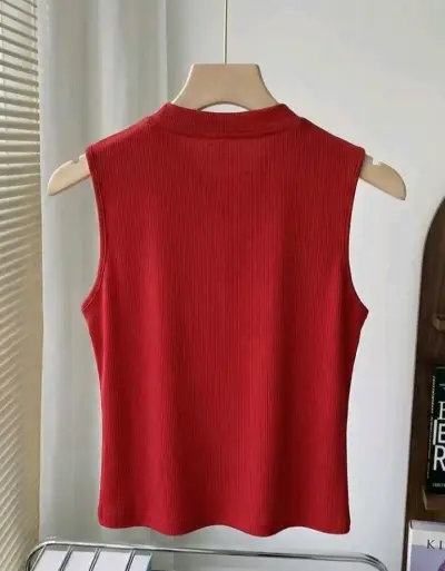 Blusa sin mangas roja elegante talla M nueva - miniatura 3