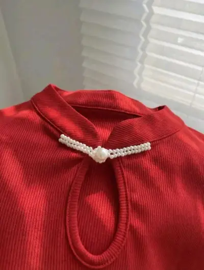 Blusa sin mangas roja elegante talla M nueva - miniatura 4
