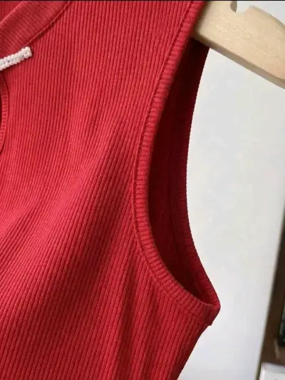 Blusa sin mangas roja elegante talla M nueva - miniatura 5